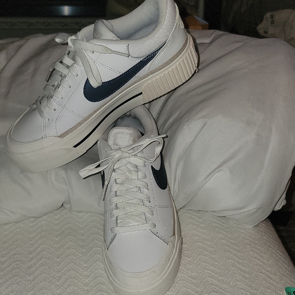 Nike White and Navy Athletic Shoes Great CONDITION